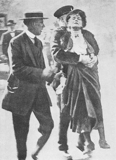 Emmeline_Pankhurst_Arrested_1914